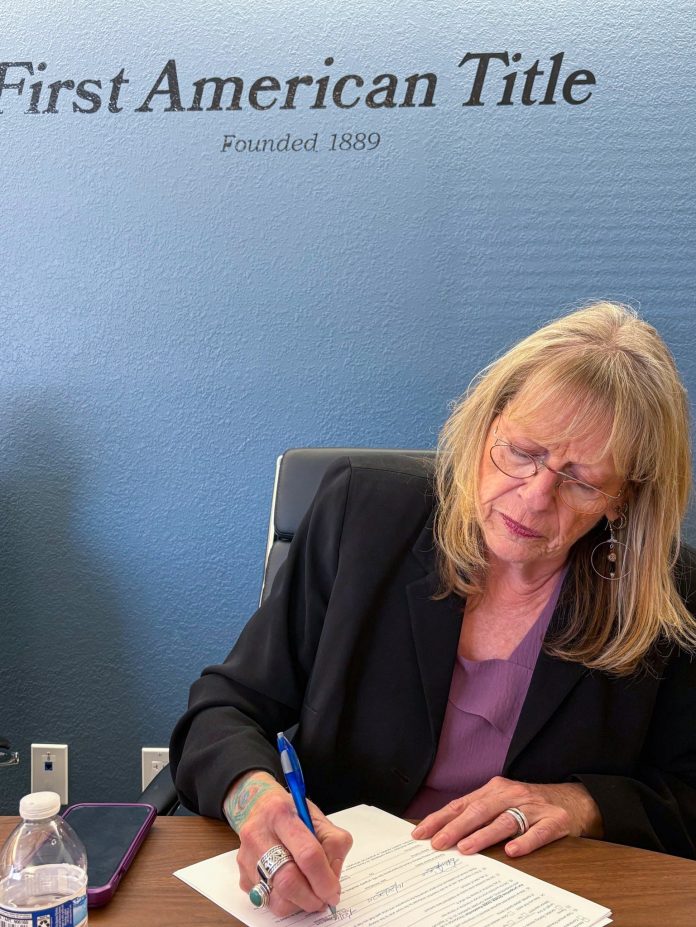 Mayor Closing on golf course (1)